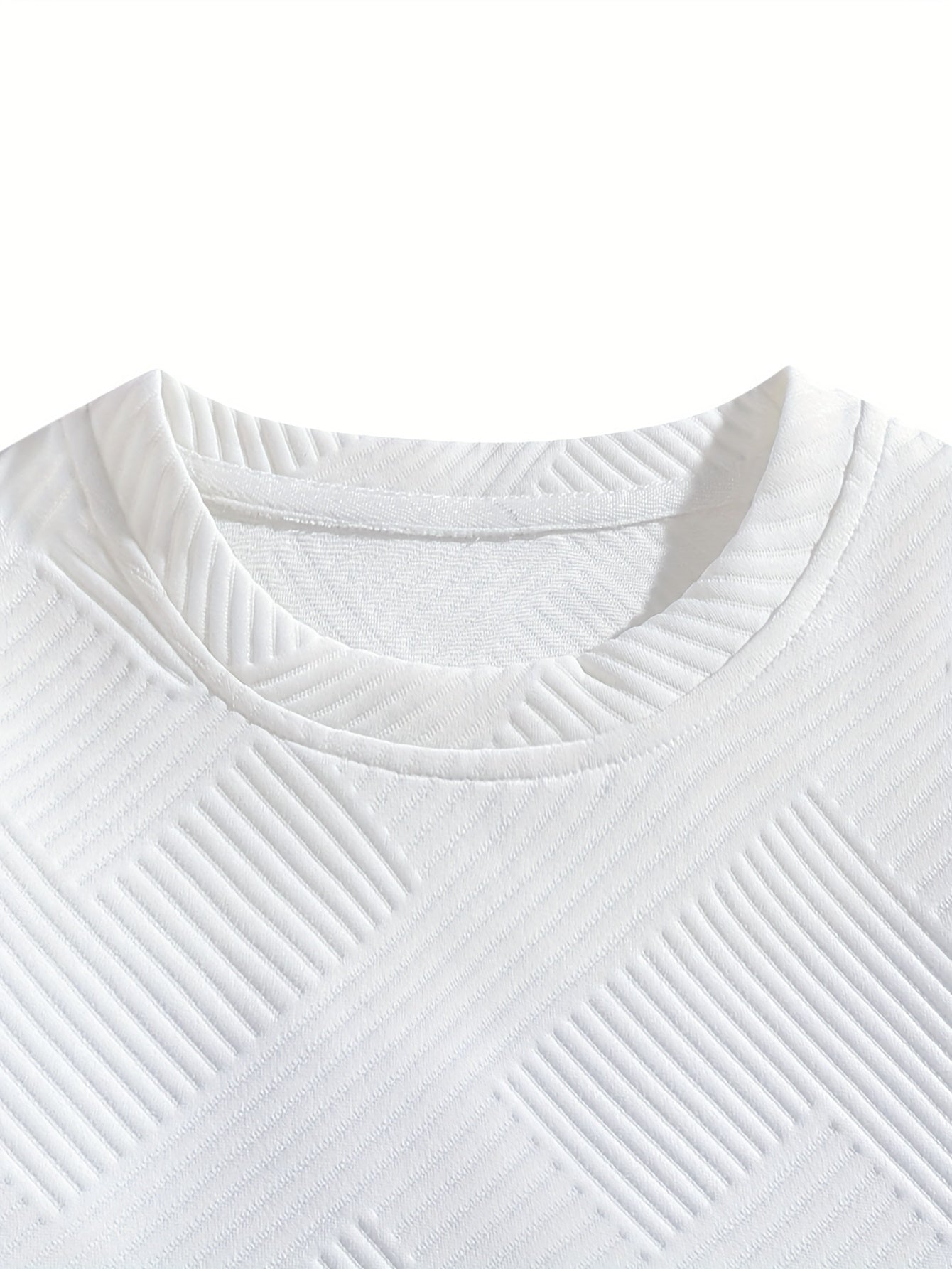 MY-TZ2025 Men's Casual Fashionable Suit: Simple Textured Short Sleeve T-shirt and Shorts, Show Personality and Comfort
